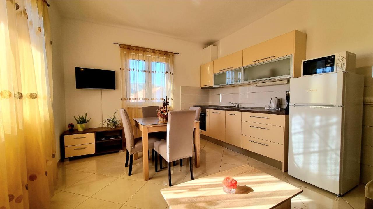 Apartments Bava Trogir Bagian luar foto