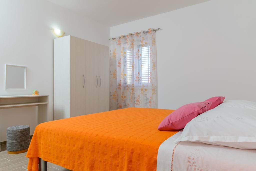 Apartments Bava Trogir Bagian luar foto
