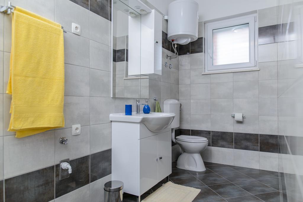 Apartments Bava Trogir Bagian luar foto