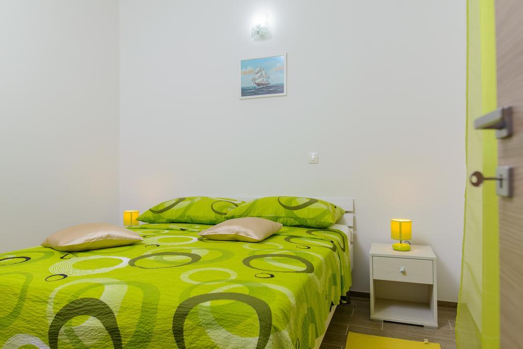 Apartments Bava Trogir Bagian luar foto